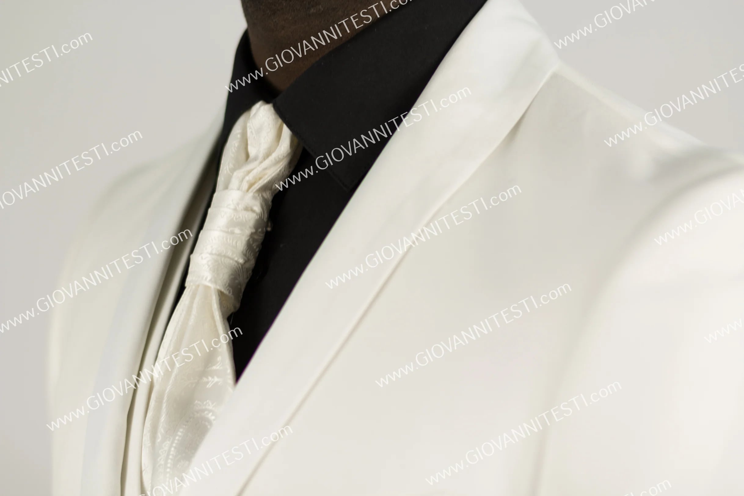 Trajes De Dombre Para Boda - Trajes De Novio - Traje Para Hombre - Ivory 2 Button  Suit