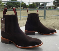 Botines Charros Quincy de Gamuza con Punta Cuadrada Color Chocolate