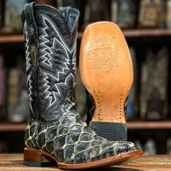 Botas con punta cuadrada y estampado de pez monstruo para hombre de Tanner Mark Sterling, color negro rústico